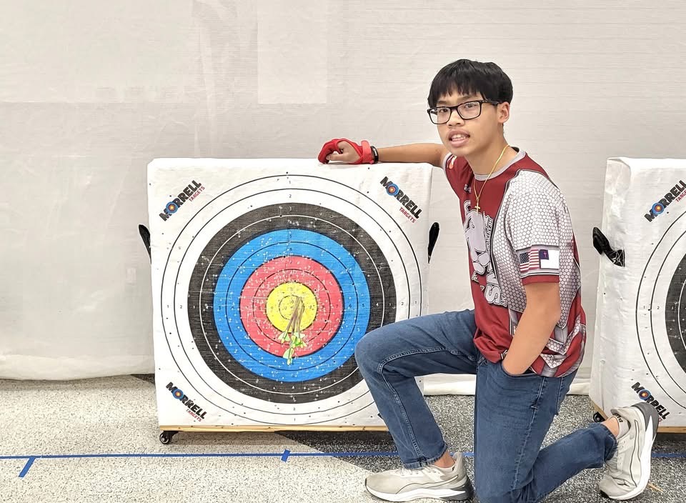 Jarek Hoach — a perfect 50 in Bullseye.